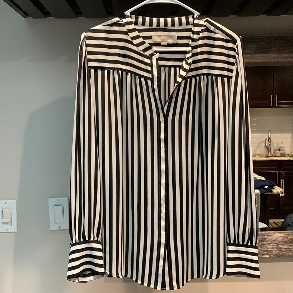Womens blouse from Loft. Size large. Worn one time. Perfect condition